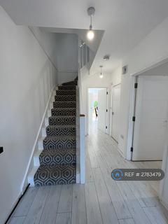 4 bedroom terraced house to rent, Roffe Gardens, Dagenham, RM8