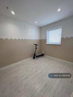 4 bedroom terraced house to rent, Roffe Gardens, Dagenham, RM8
