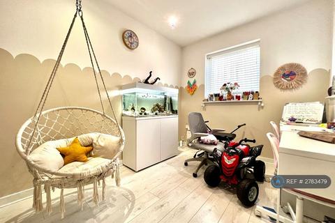 undefined, Roffe Gardens, Dagenham, RM8