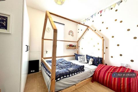 undefined, Roffe Gardens, Dagenham, RM8