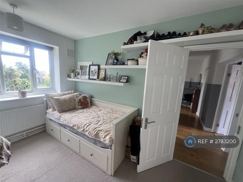 Bedroom 2/Office