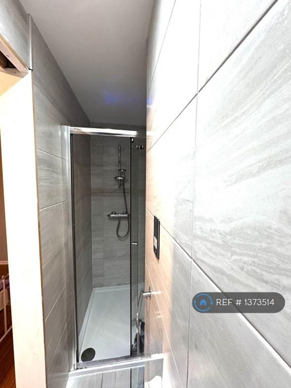 En-Suite Shower