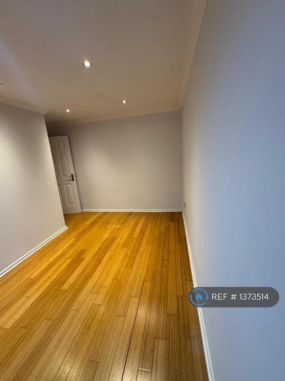 2nd Large Bedroom