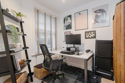 2 bedroom flat for sale, Cowley Road