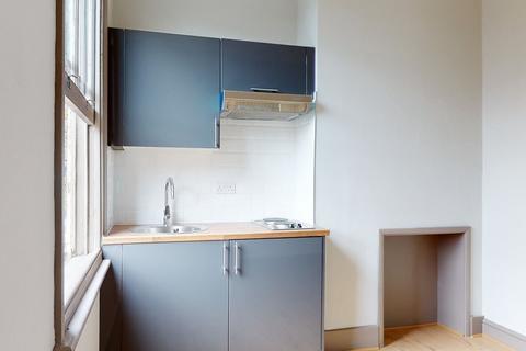 Studio to rent, Iverson Road