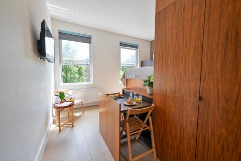 Studio to rent, Dennington Park Road