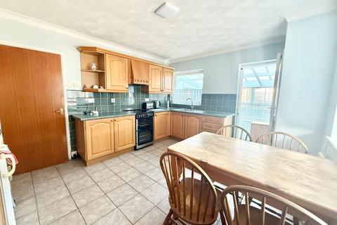2 bedroom bungalow for sale, Barnards Avenue, Canvey Island
