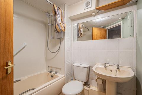 2 bedroom apartment for sale, Courtland Road, Wellington, Somerset, TA21