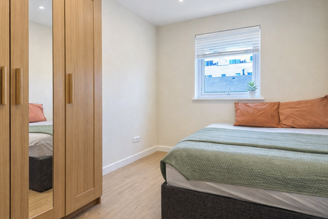 undefined, Camelot Close SE28