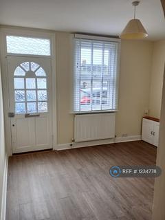 2 bedroom terraced house to rent, Cecil Street, Watford, WD24
