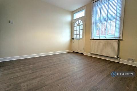 2 bedroom terraced house to rent, Cecil Street, Watford, WD24
