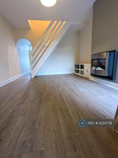 2 bedroom terraced house to rent, Cecil Street, Watford, WD24
