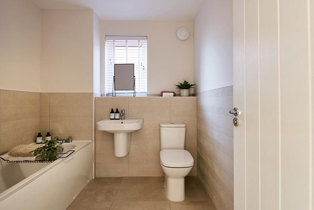 Contemporary main bathroom
