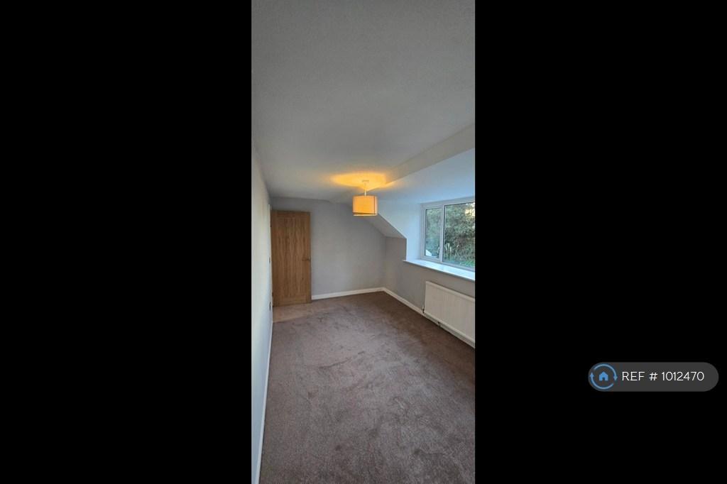 Top Floor Front  Bedroom