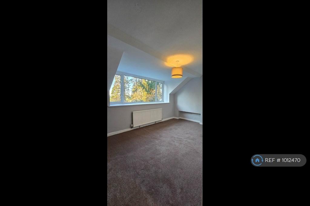 Top Floor Front  Bedroom