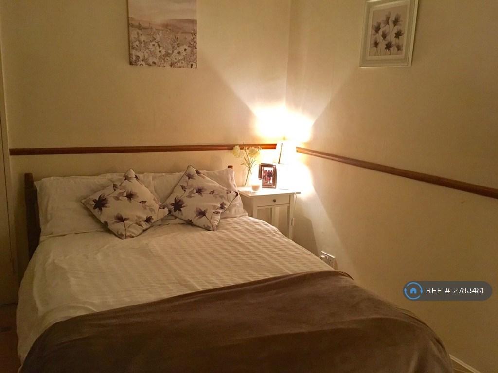 Bedroom 1 ( Pic 4)