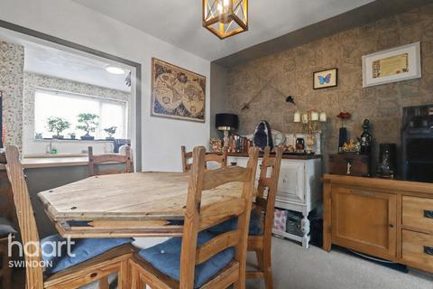 undefined, Melbourne Close, Swindon