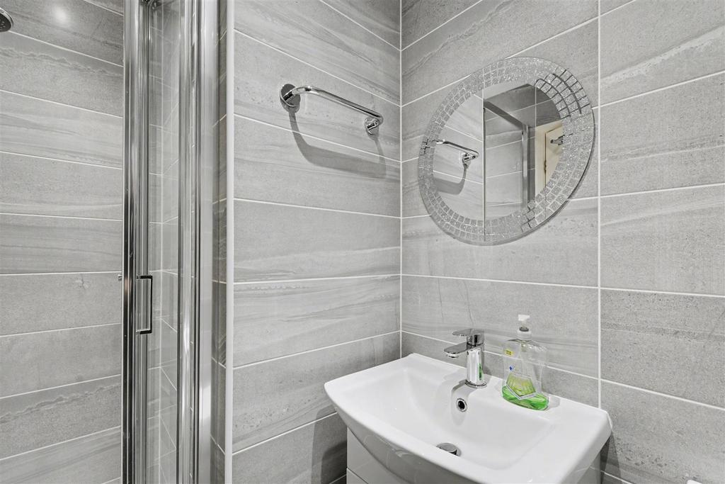 Ensuite 1.jpeg