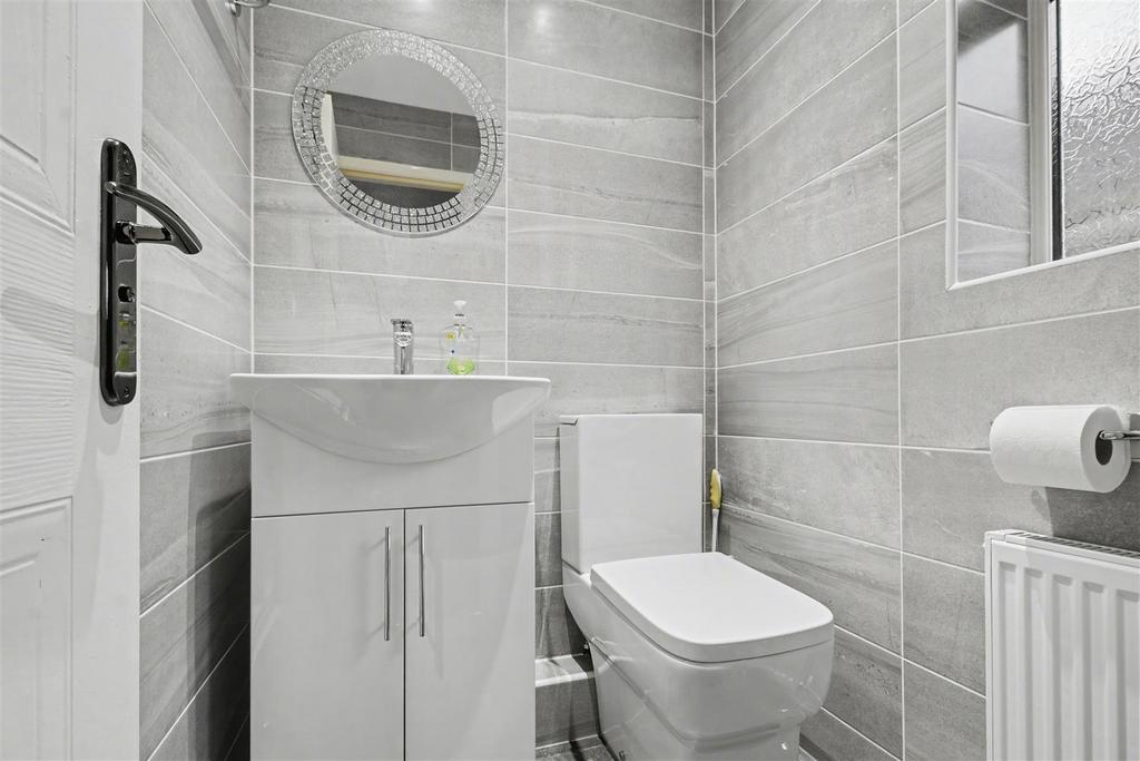 Ensuite 2.jpeg