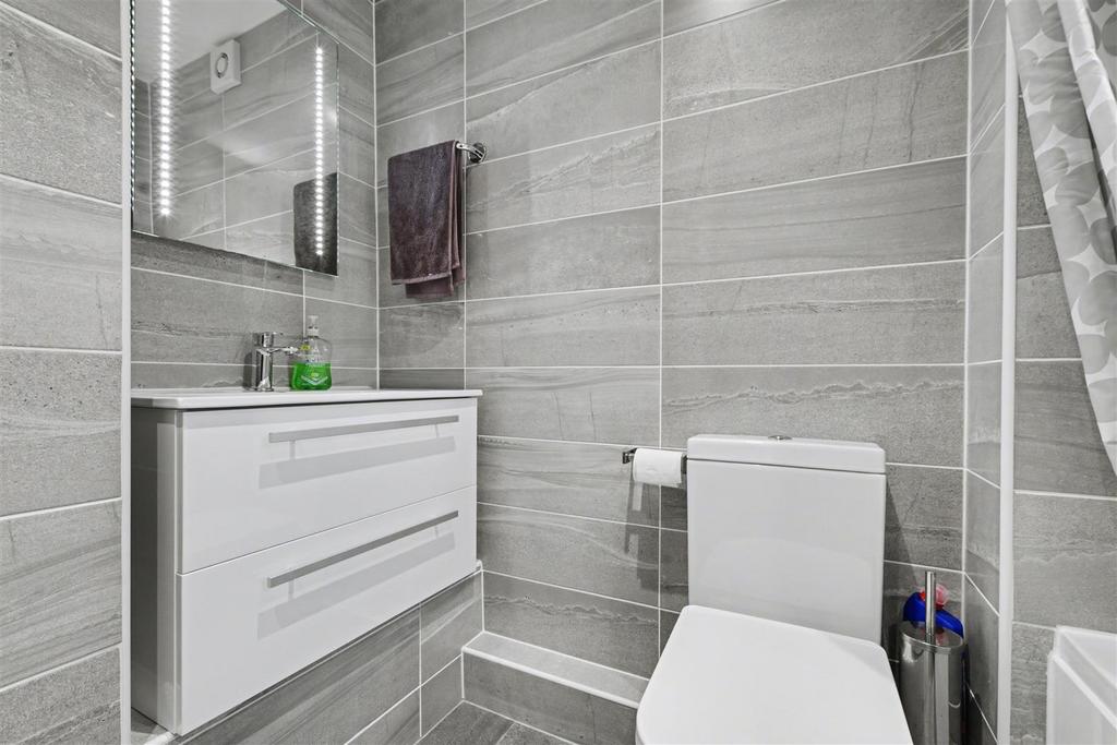 Bathroom 2.jpeg