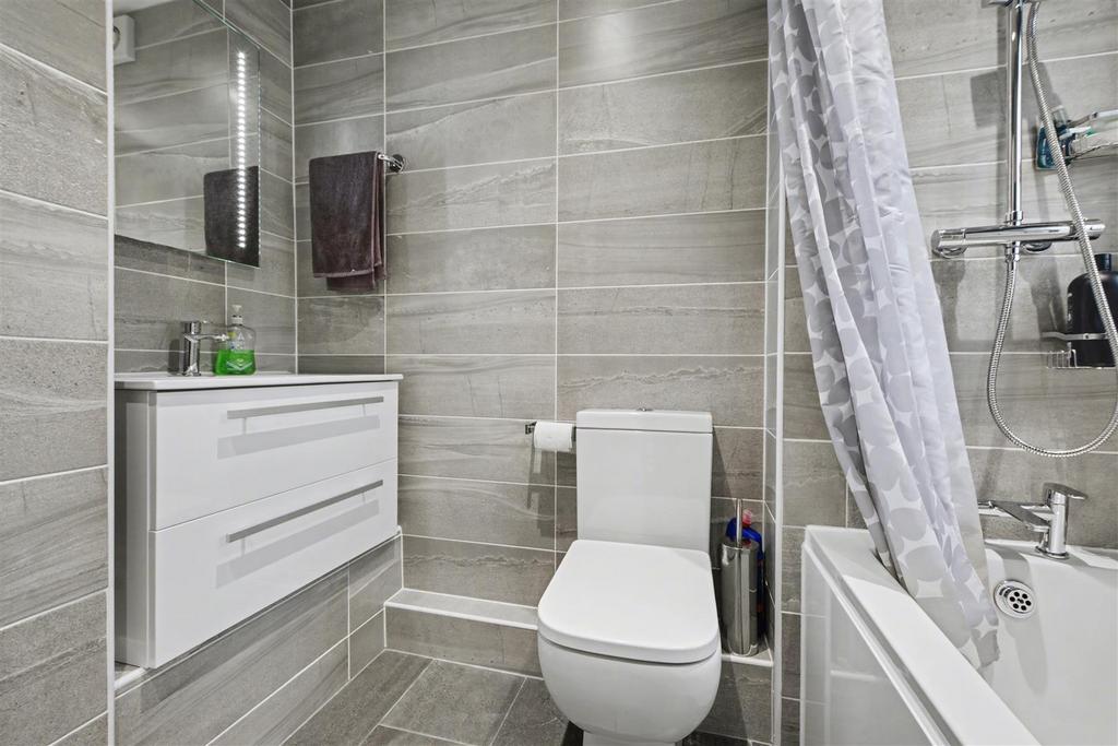 Bathroom 3.jpeg