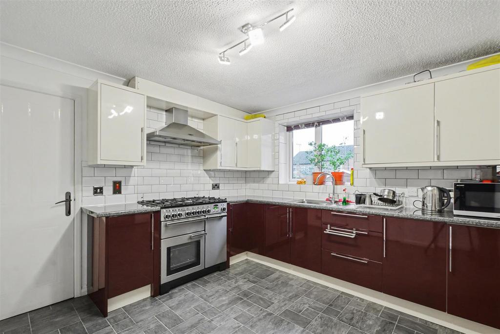 Kitchen 2.jpeg
