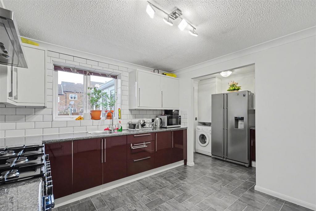 Kitchen 1.jpeg