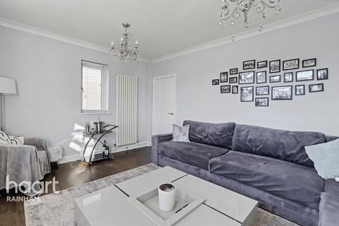 3 bedroom detached house for sale, Sunningdale Road, Rainham