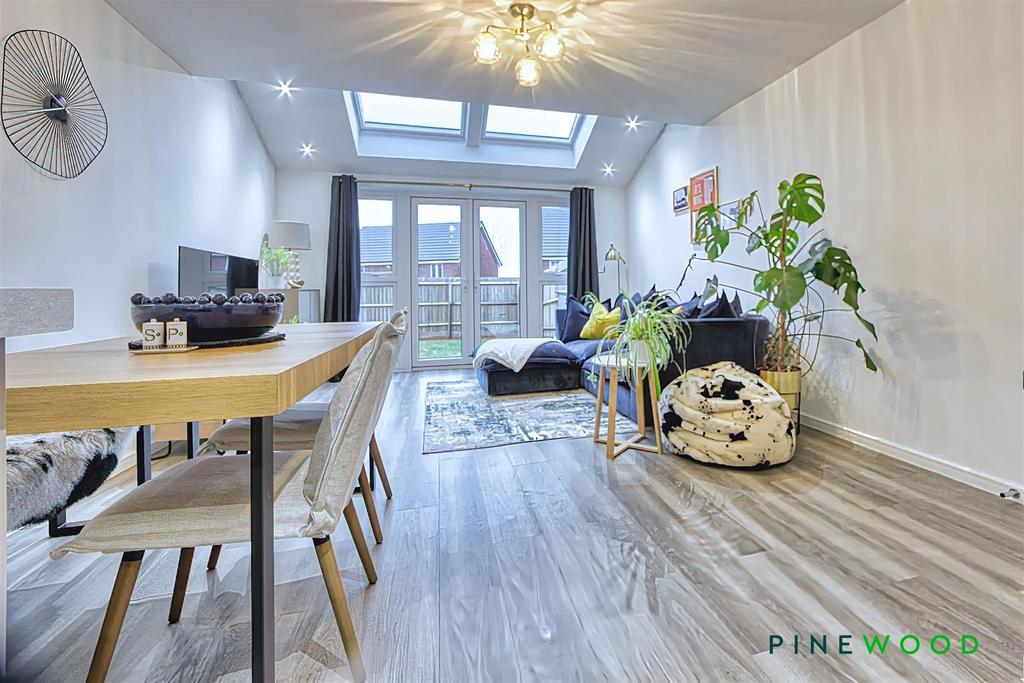 Kitchen/dining/living room