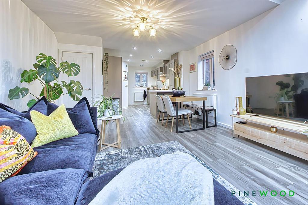 Kitchen/dining/living room