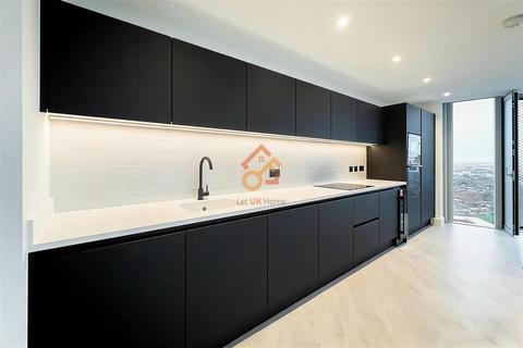 2 bedroom flat to rent, Vista River Tower, 1 Trinity Way, Manchester M3