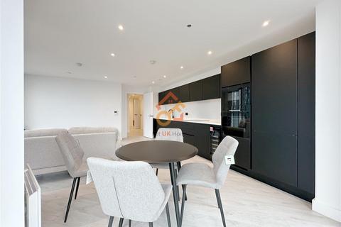 2 bedroom flat to rent, Vista River Tower, 1 Trinity Way, Manchester M3