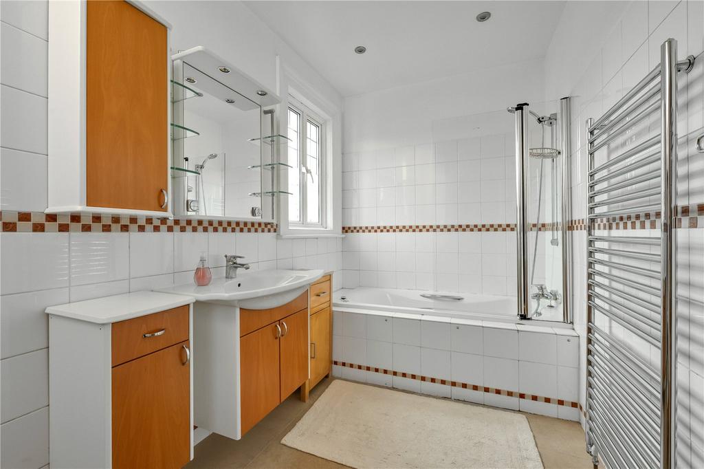 1st Floor Bathrooom