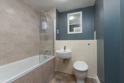 4 bedroom flat to rent, East Pilton Farm Crescent, Pilton, Edinburgh, EH5