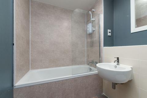 4 bedroom flat to rent, East Pilton Farm Crescent, Pilton, Edinburgh, EH5
