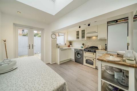 2 bedroom house for sale, Derinton Road, London SW17