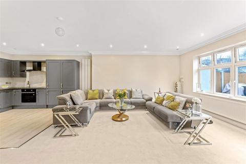 4 bedroom house to rent, Eastern Avenue, Ilford