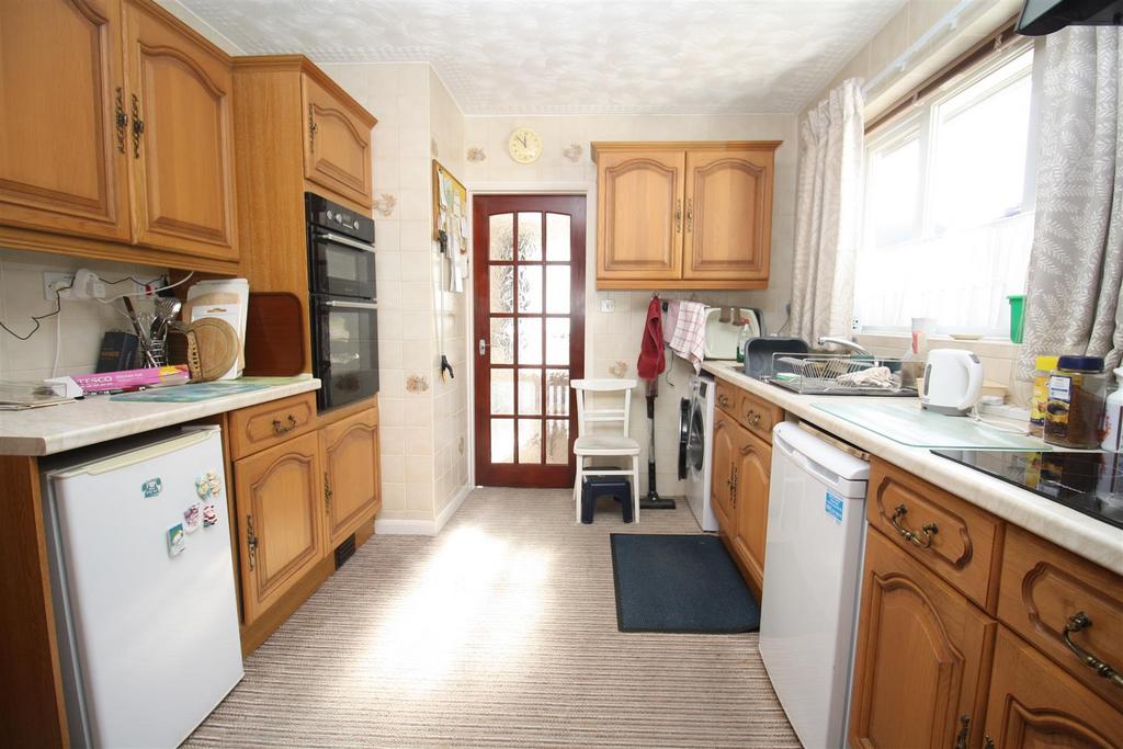 65 Staple Hall  kitchen b.JPG