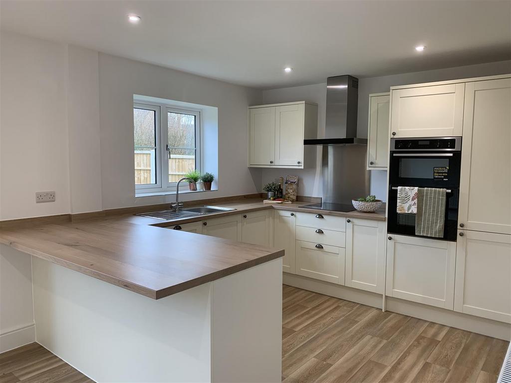 Kitchen area.jpg