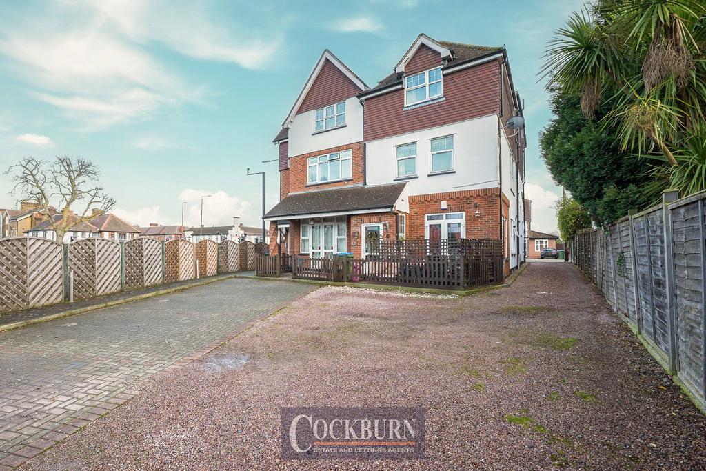 Detached house exterior, driveway