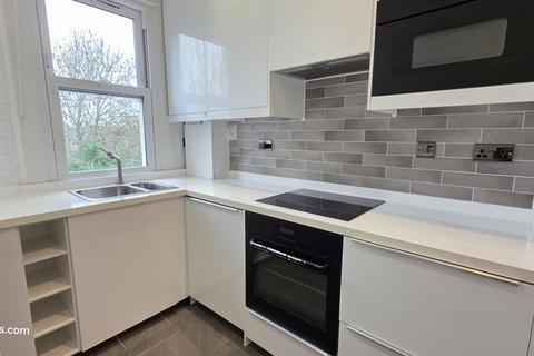 1 bedroom flat for sale, Park Road, East Barnet EN4