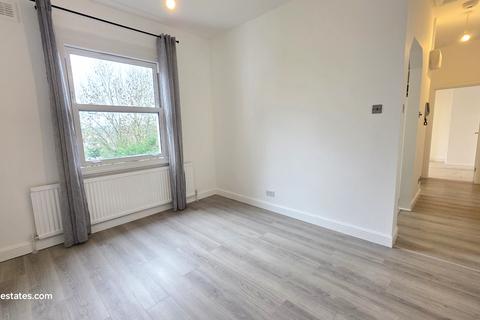 1 bedroom flat for sale, Park Road, East Barnet EN4