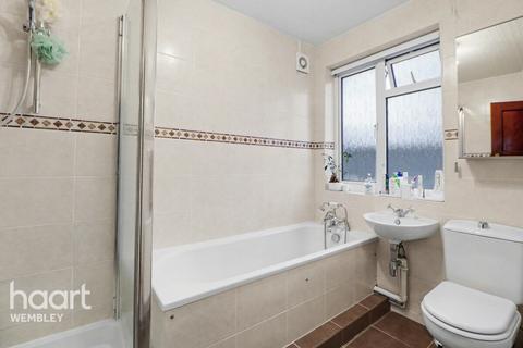 2 bedroom flat for sale, North End Road, Wembley