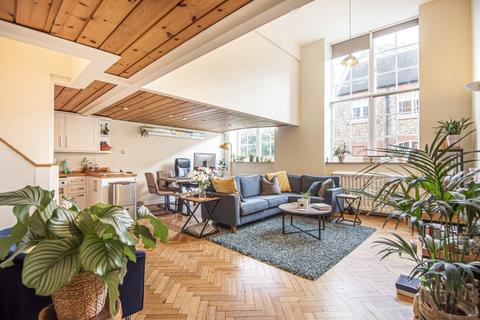 2 bedroom flat for sale, Beta Place, Clapham Common, London, SW4