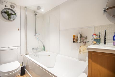 2 bedroom flat for sale, Beta Place, Clapham Common, London, SW4