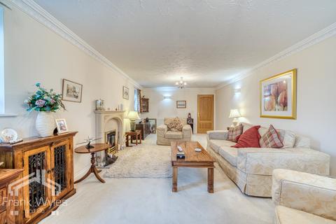 2 bedroom flat for sale, Flat 14 Gleneagles, 21 Links Gate