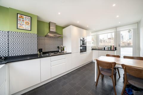 3 bedroom flat for sale, Goldman Close, London, E2