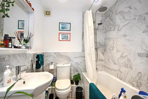 1 bedroom flat for sale, Cavendish Place, Eastbourne