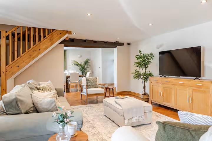 Living room 2.jpg