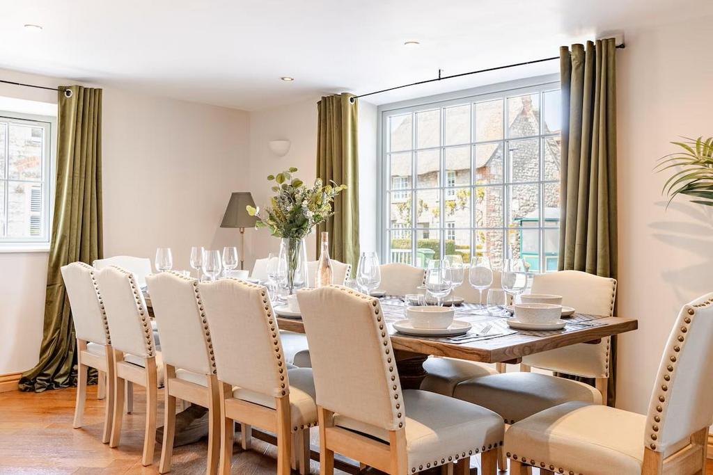 Dining area.jpg